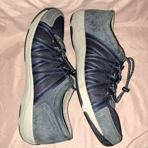 Shoes - Picture 3 of 8